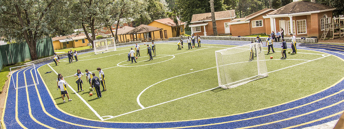 Cancha de fútbol del colegio
